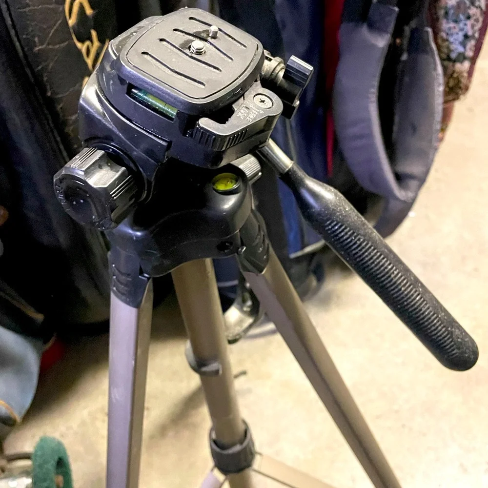 Camera tripod with extendable legs ,